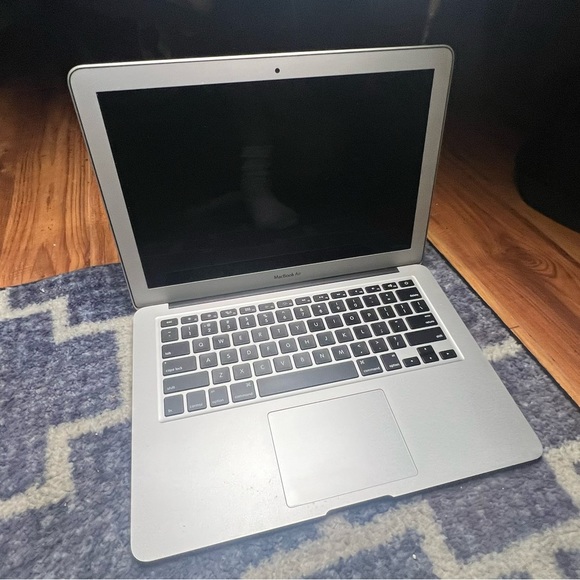 MacBook Air 2015 - 13inch 256GB 8BG RAM Charger Included - $250